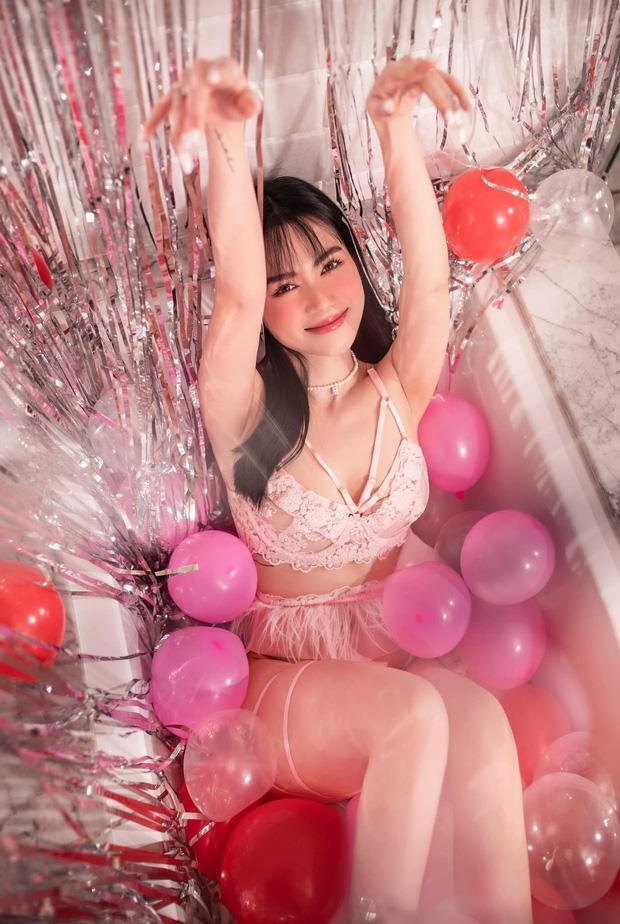 Sĩ Thanh mừng sinh nhật với bộ ảnh mặc nội y bé bằng nắm tay-5