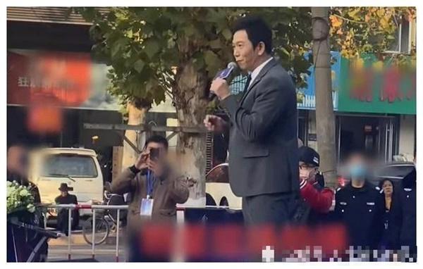 Sao Lộc Đỉnh Ký phải đi hát hội chợ, bán đồ phụ nữ kiếm tiền-8