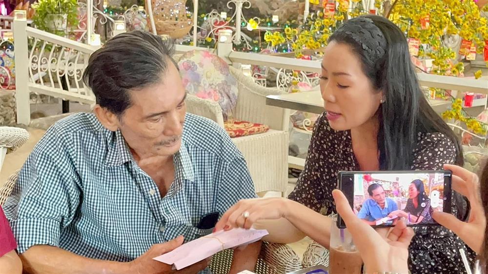 Thương Tín muốn Trịnh Kim Chi giao lại tiền mua bảo hiểm