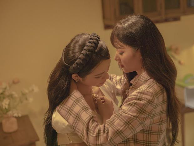 Netizen kịch liệt ném đá Phí Phương Anh vì chiêu bánh kem trà xanh-2