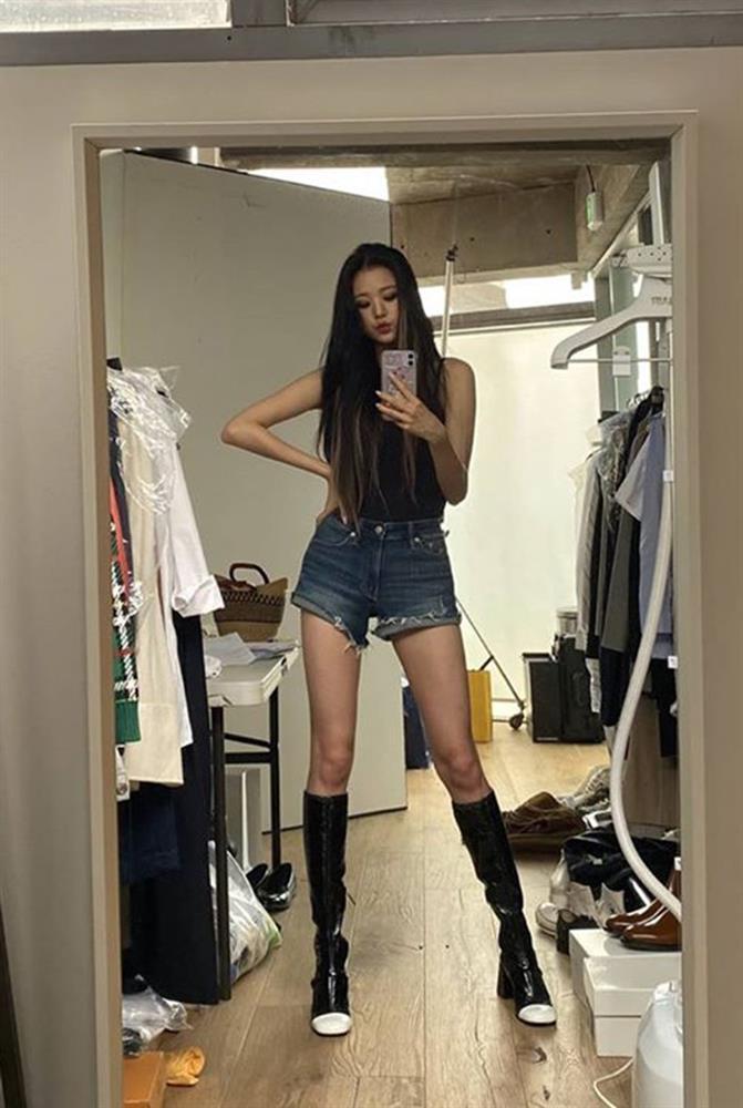 Mỹ nhân 17 tuổi xứ Hàn đau đầu vì chân dài, phải kéo ngắn-8