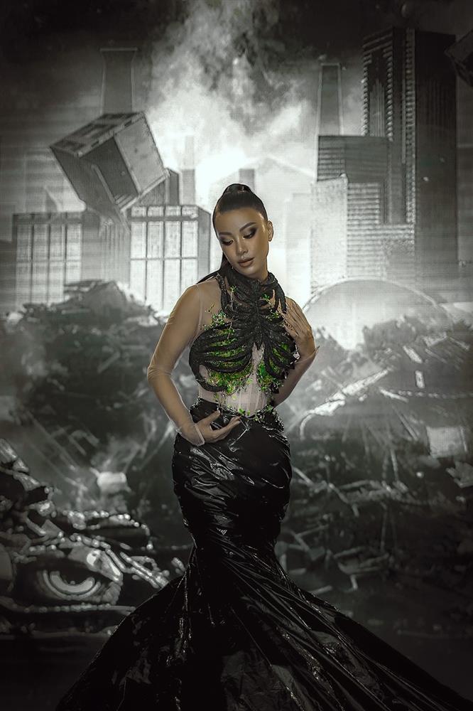 Kim Duyên mang đầm dạ hội làm từ rác đến Miss Universe-6