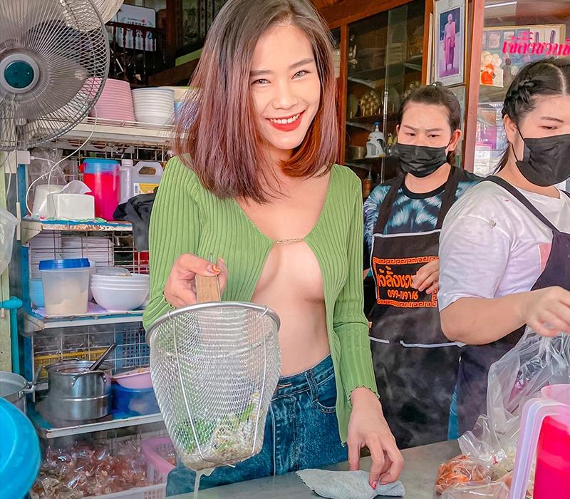 Thiết kế của Jacquemus đã tạo nên cơn sốt cho các tín đồ thời trang nghiện khoe dáng.