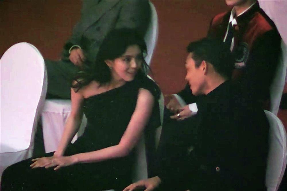 Fancam giữa Han So Hee và Yoo Ah In tại AAA 2021 gây sốt-3