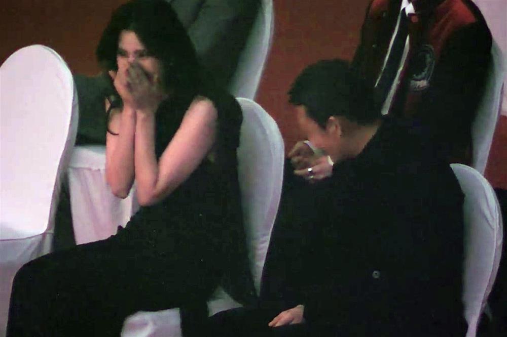 Fancam giữa Han So Hee và Yoo Ah In tại AAA 2021 gây sốt-4