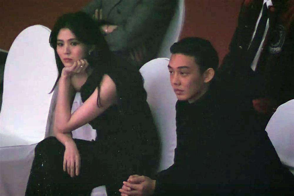 Fancam giữa Han So Hee và Yoo Ah In tại AAA 2021 gây sốt-7