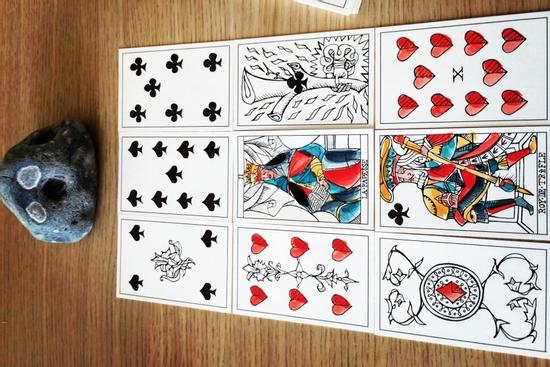 Bói bài Tarot thứ 6 ngày 10/12/2021: Mất phương hướng trong tình yêu