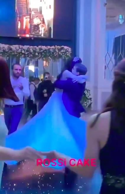 Phục vụ làm đổ bánh cưới 7 tầng, 2 phút sau có cú twist không ngờ-6