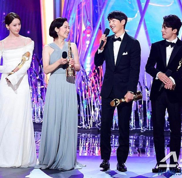 Song Joong Ki bị tóm ảnh hẹn hò tình tin đồn Jeon Yeo Bin-5