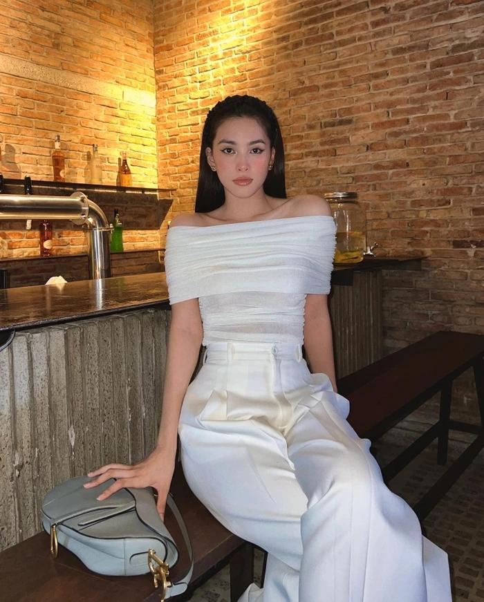 Tiểu Vy đụng độ Kỳ Duyên, một set đồ 2 số phận khác biệt-1