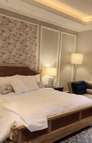 Đoàn Di Băng kỷ niệm ngày cưới sặc mùi tiền với anh xã đại gia-10