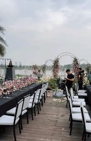 Đoàn Di Băng kỷ niệm ngày cưới sặc mùi tiền với anh xã đại gia-6