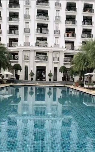 Doan Di Bang reviews expensive resorts, looks dizzy-7