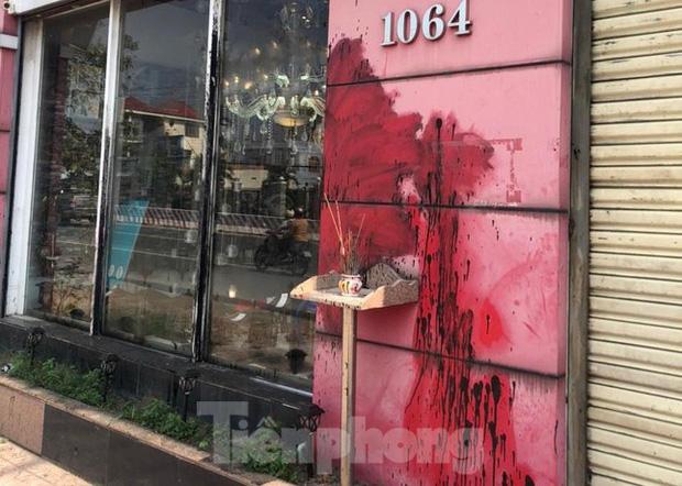 2 mẹ con đơn thân bị giang hồ tạt chất bẩn chỉ vì chồng cũ nợ nần-1