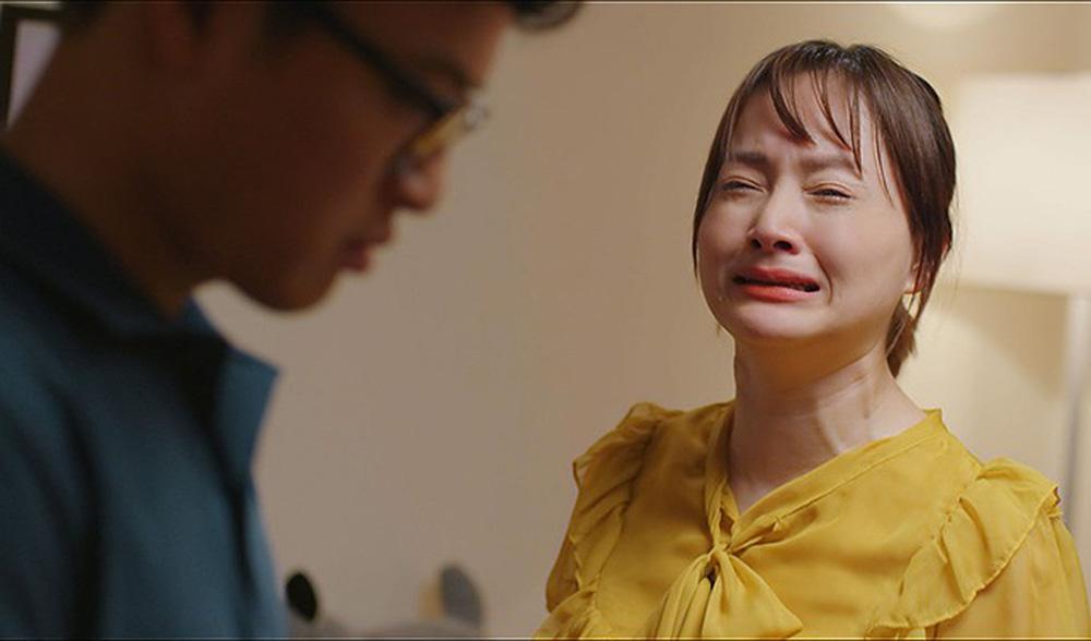 Con gái Lan Phương buồn rười rượi khi thấy mẹ khóc trong phim-1