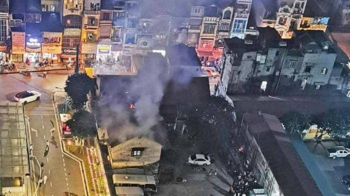 Hà Nội: Cháy khu tập thể, người đàn ông tử vong trong nhà khóa cửa-1