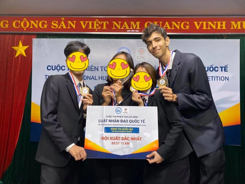 Bất ngờ danh tính trai đẹp công khai cầu hôn Thùy Tiên-3