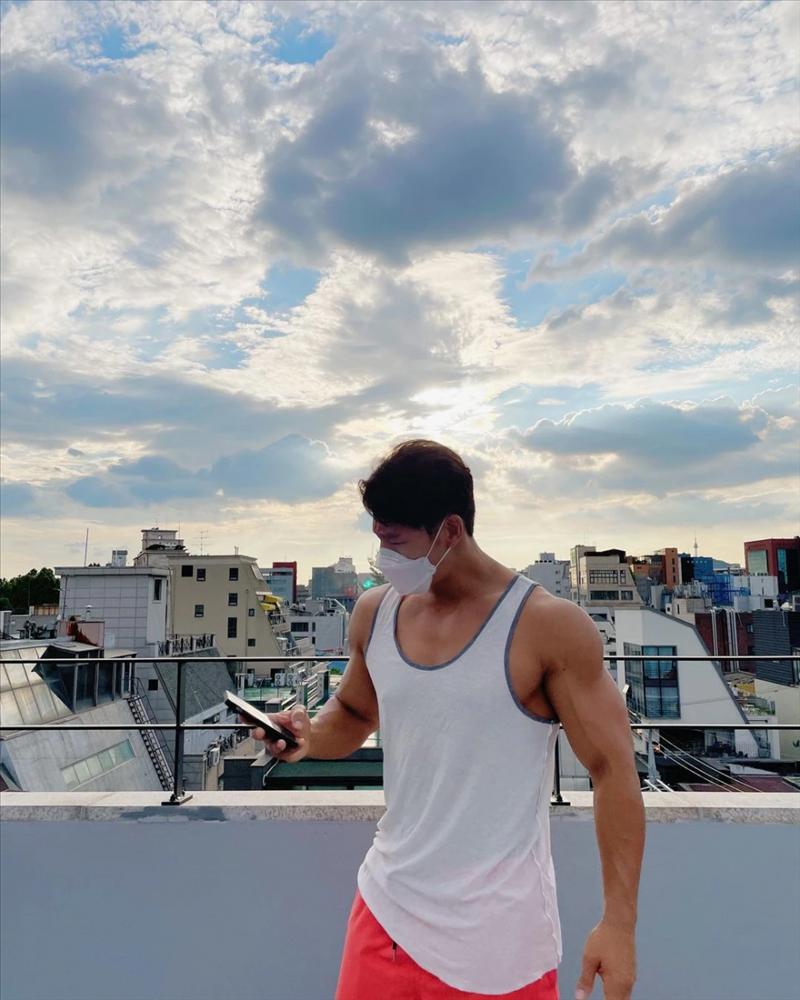 Kim Jong Kook kiểm tra doping vì bị nghi cơ bắp giả-3
