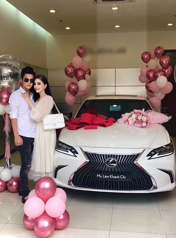 Người hâm mộ cũng khá tiếc nuối khi chuyện tình đẹp của cả hai kết thúc.