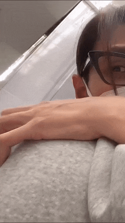 Võ Hoàng Yến khóc nấc khi phải xa bạn trai bí ẩn ở Mỹ-1