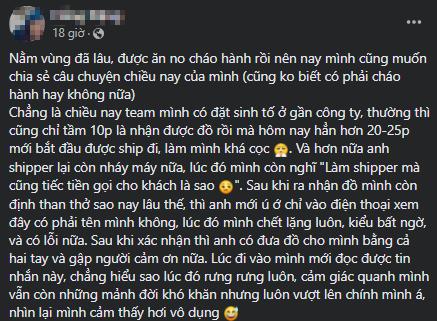 Đặt hàng bị giao chậm, cô gái lặng người khi shipper xin lỗi... bằng tay-1