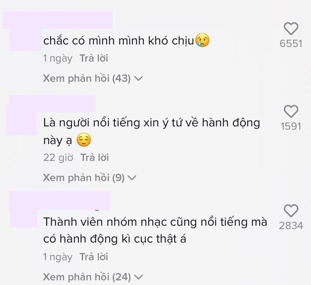 Vô tư vỗ vào chỗ hiểm ngay trên sân khấu, idol Kpop bị ném đá thậm tệ-3