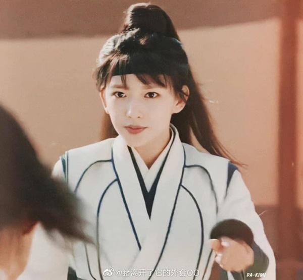 Lại có mỹ nữ giả trai tệ đến cạn lời nhưng không ăn mắng bằng Cúc Tịnh Y-2