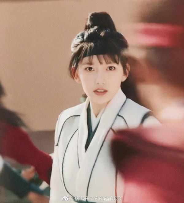 Lại có mỹ nữ giả trai tệ đến cạn lời nhưng không ăn mắng bằng Cúc Tịnh Y-3