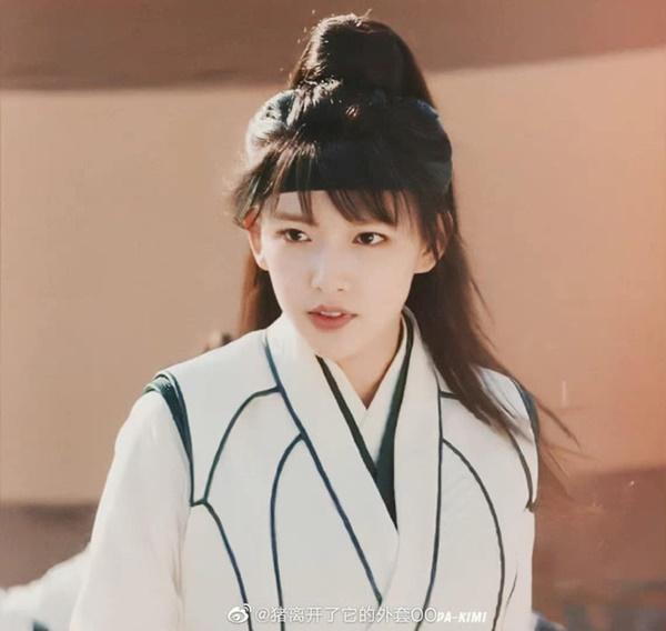 Lại có mỹ nữ giả trai tệ đến cạn lời nhưng không ăn mắng bằng Cúc Tịnh Y-4