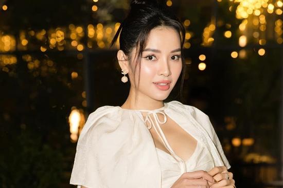 Facebook 1,2 triệu follower của 1 sao nữ Vbiz bị đổi tên 'khó đỡ'