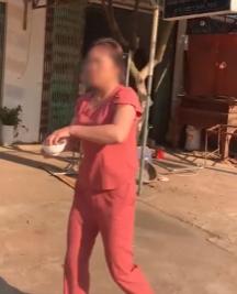 Đầu tháng bị đòi nợ, bà cô tức tối mang gạo muối ra rắc đuổi thẳng cổ-2