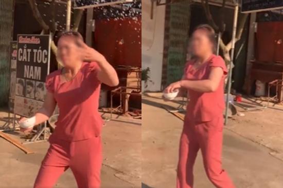 Đầu tháng bị đòi nợ, bà cô tức tối mang gạo muối ra rắc đuổi thẳng cổ