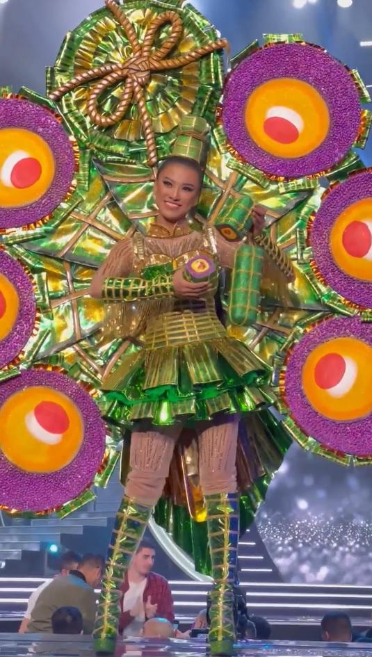 Kim Duyên diễn quốc phục xuất sắc tại Miss Universe 2021-2