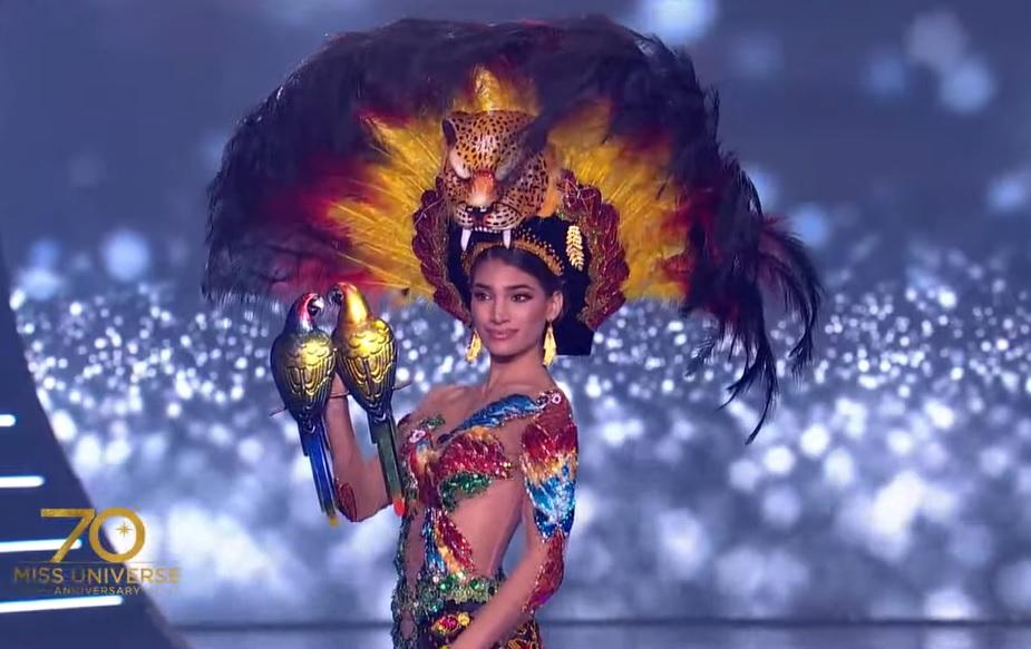 Kim Duyên diễn quốc phục xuất sắc tại Miss Universe 2021-8