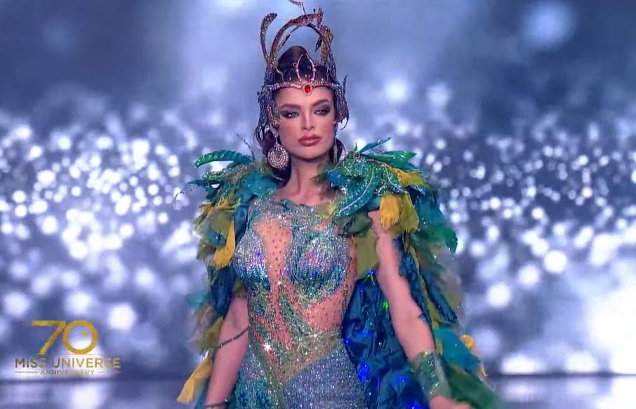 Kim Duyên diễn quốc phục xuất sắc tại Miss Universe 2021-17