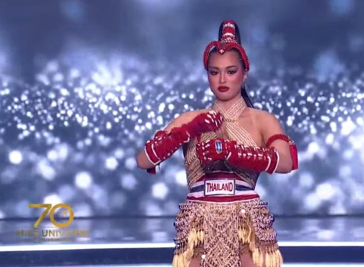 Kim Duyên diễn quốc phục xuất sắc tại Miss Universe 2021-22