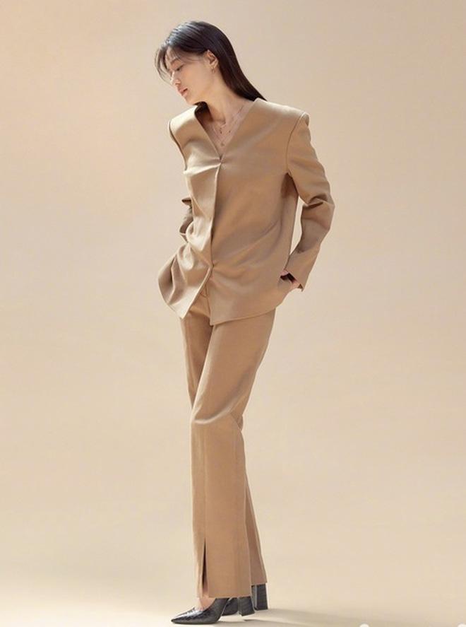 4 mỹ nhân sexy, ăn mặc bốc lửa nhất nhì màn ảnh Hàn-14