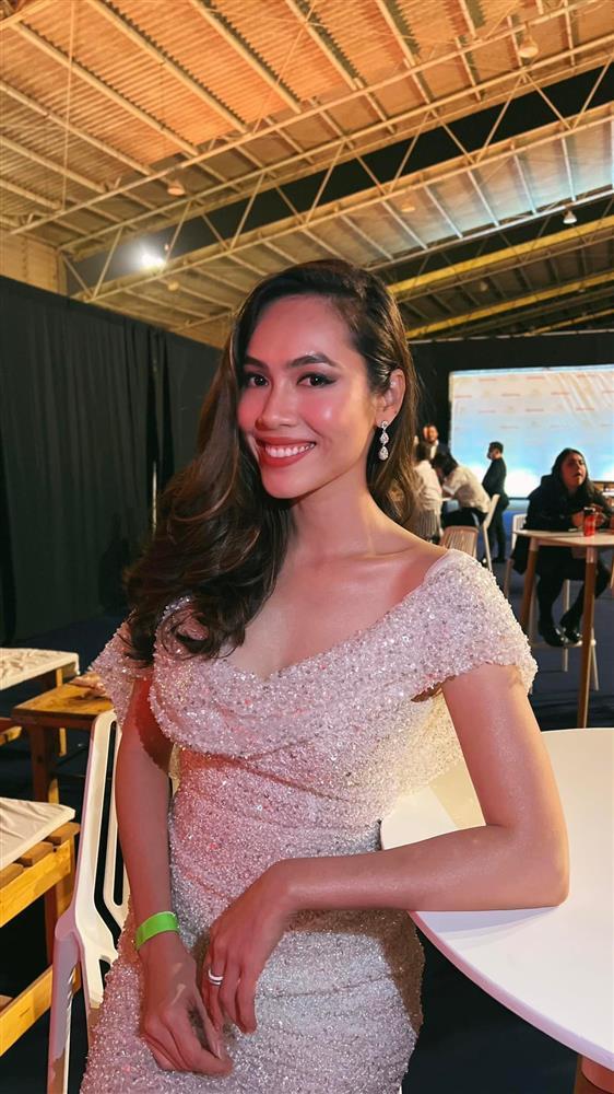 Đi cổ vũ Kim Duyên, Hoàng My lồng lộn hơn cả giám khảo-10