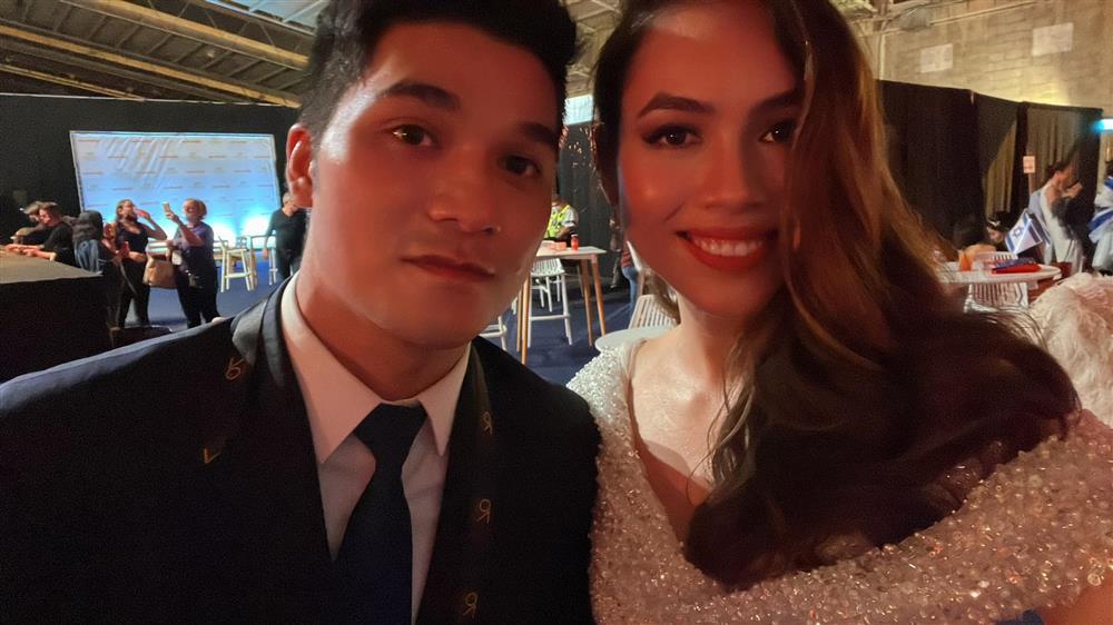 Đi cổ vũ Kim Duyên, Hoàng My lồng lộn hơn cả giám khảo-6