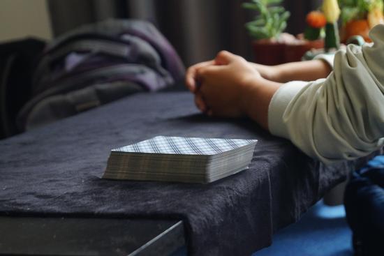 Bói bài Tarot Chủ nhật ngày 12/12/2021: Cẩn thận bạn bè