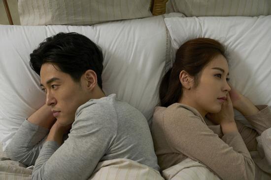 Vừa mở tủ, vợ bàng hoàng vì bộ váy bị phá hoại và đoạn hội thoại sốc óc