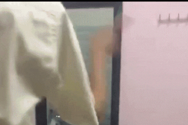 Clip: Bố chồng dẫn con dâu đi đánh ghen, bắt tại trận quý tử hư hỏng