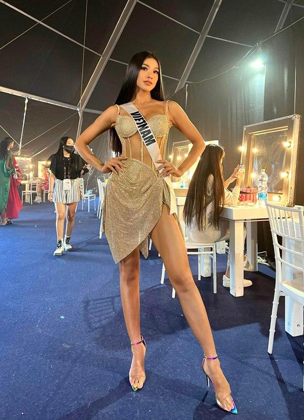 Kim Duyên bạo tay cắt váy Hương Giang để đi thi Miss Universe-2