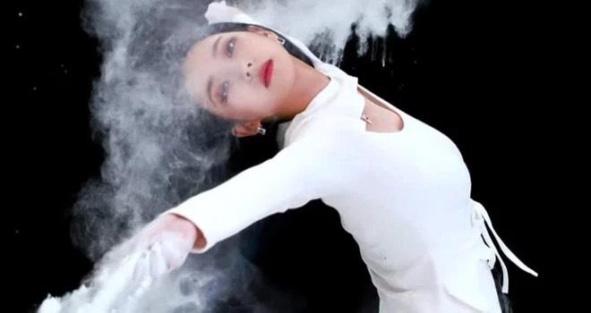 So kè kỹ năng nhảy tại MAMA, ITZY Yeji được khen hết lời, Karina bị chê cứng đờ-9