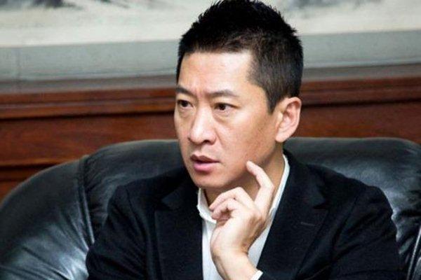 Nhĩ Khang Châu Kiệt tự nhận gay trước cáo buộc săn gái 20-2