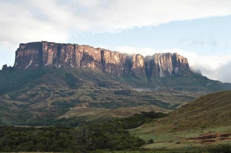 Không phải Everest, đây mới là đỉnh núi chưa từng ai leo bộ được tới-3