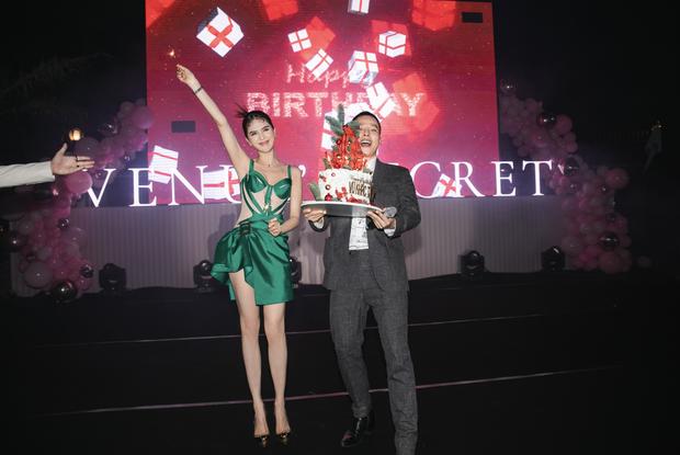 Sinh nhật Vũ Khắc Tiệp: Siêu xe đắt đỏ, Ngọc Trinh đọ sắc Lệ Quyên-8