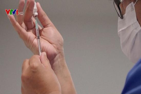 Người đàn ông tiêm 10 liều vaccine COVID-19 trong một ngày