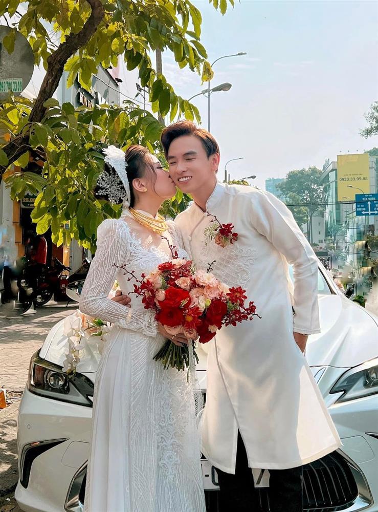 Một chàng trai bất ngờ đính hôn, loạt sao Việt tưng bừng chúc-1