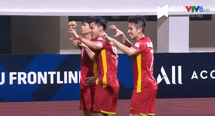 Tò mò pha mừng chiến thắng cực lạ loạt cầu thủ tuyển Việt Nam-2